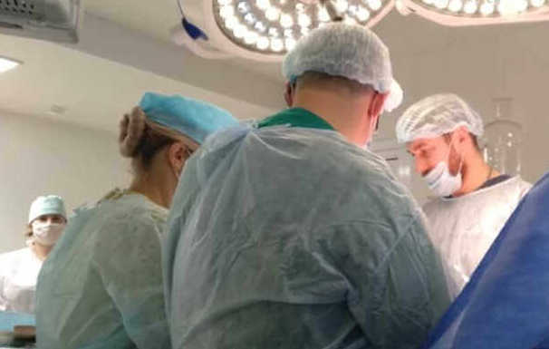 Доктор Игорь Модин на операции